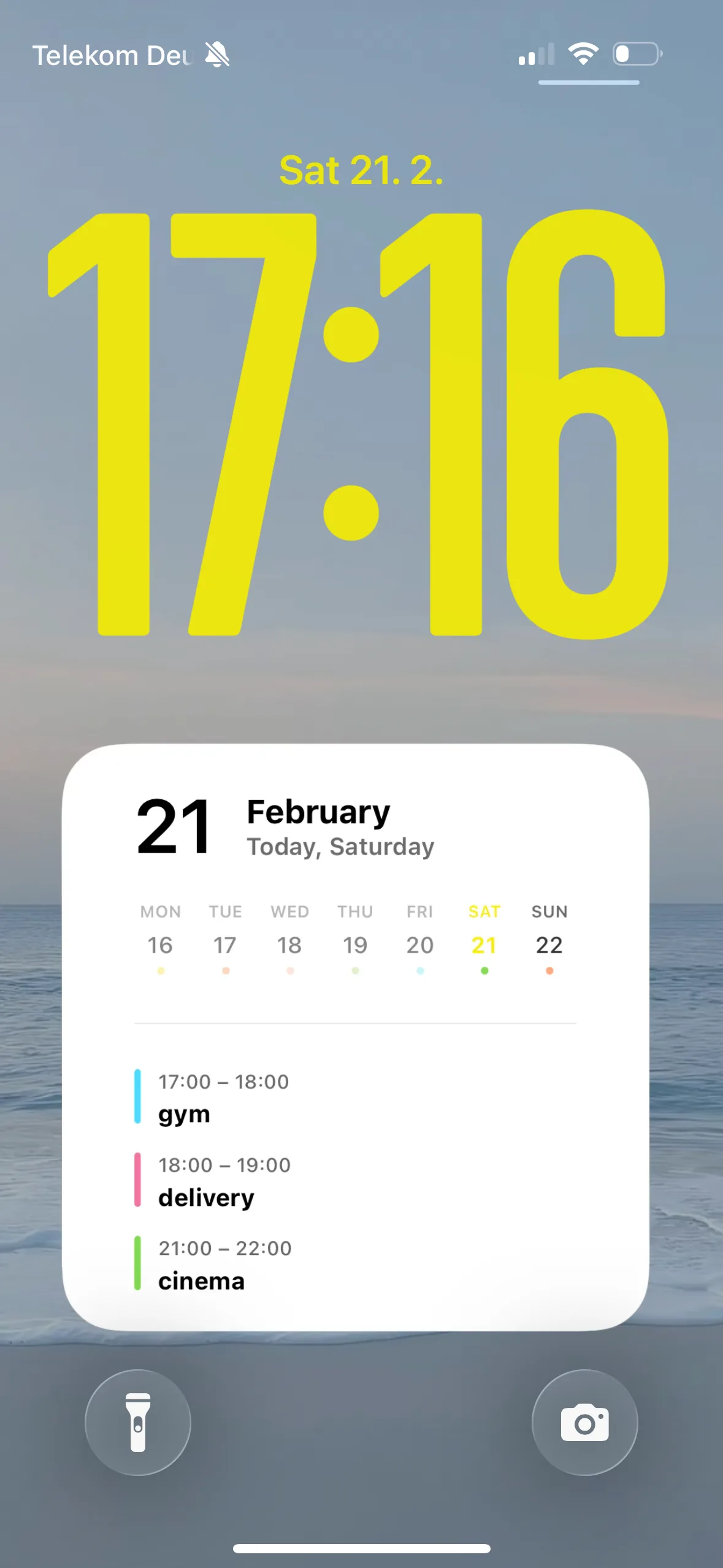Daylight — The day number, the week strip and the hours ahead.